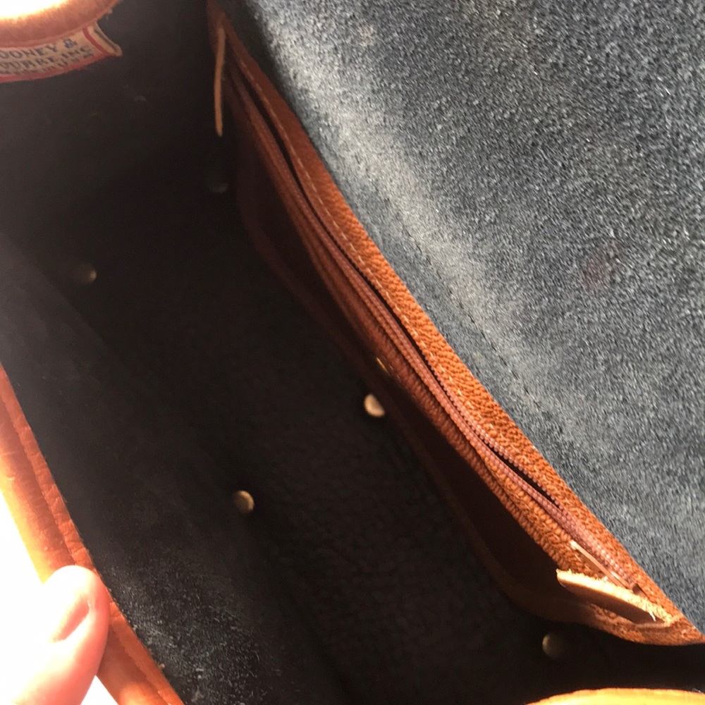 Vintage Dooney and Bourke Navy Leather Crossbody - Picture 4 of 8
